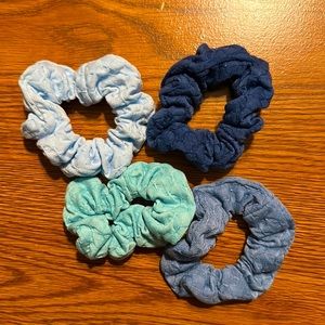 4 pc blue scrunchies.